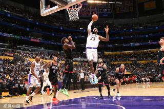 而且在控球 而且在控球