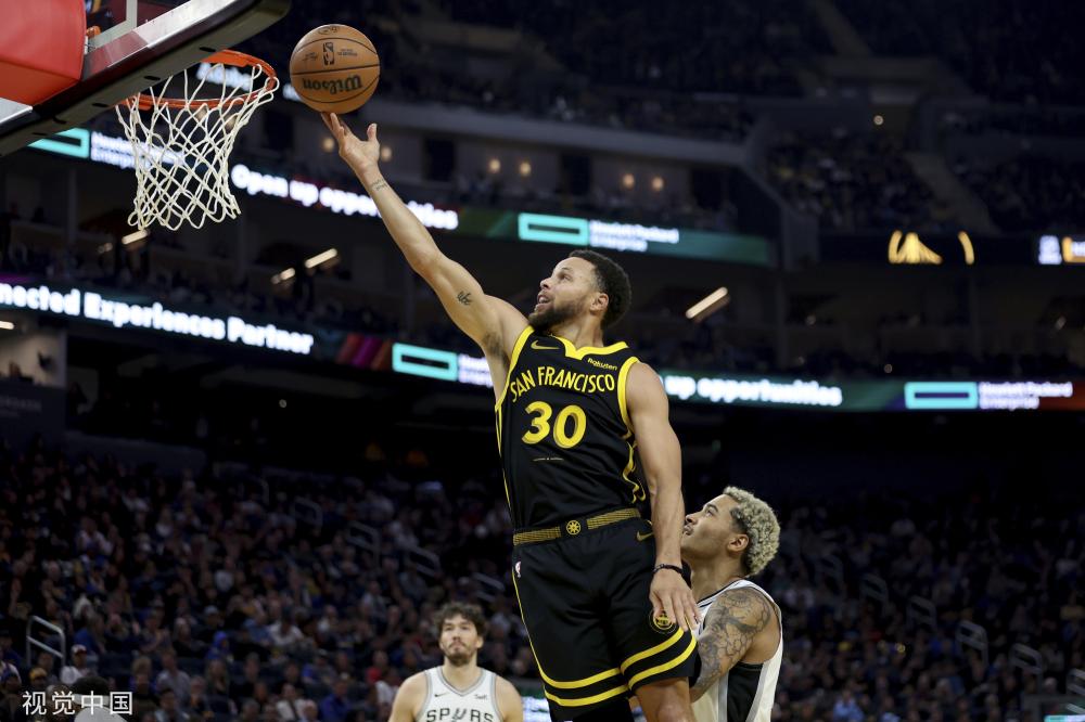 詹姆斯通过 詹姆斯通过