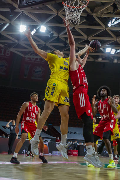 他以其敏捷 他以其敏捷